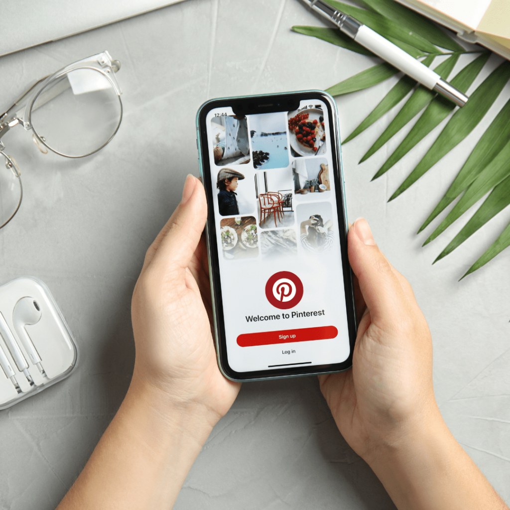 Blog Onlineheldinnen Pinterest-min (1) Pinterest ist eine gute Wahl, weil es als visuelle Suchmaschine eine langfristige Sichtbarkeit bietet und Nutzer aktiv nach Ideen und Produkten suchen. Dadurch lassen sich Affiliate-Links gezielt platzieren und kontinuierlich Traffic generieren.